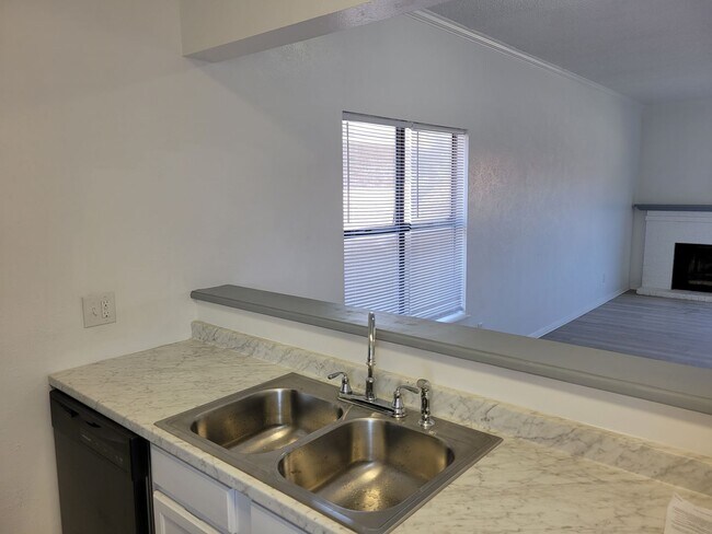 Photo - LUXURY LARGE UNIT IN EAST CLOVIS ALL NEW INTERIOR Unit 2530-A