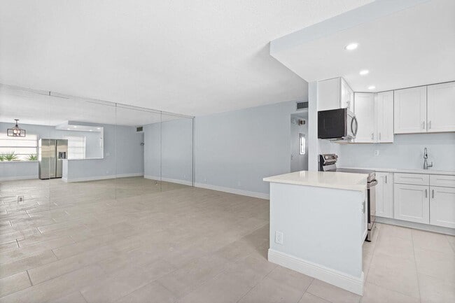 Photo - 221 Normandy Ln Unit 221