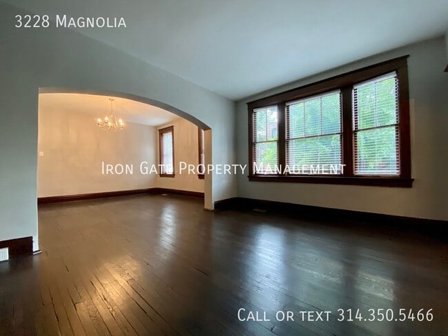 3228 Magnolia-