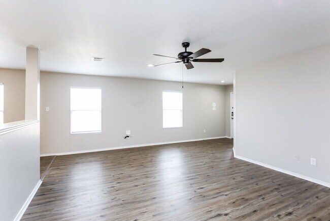 Photo - 16737 Woodside Dr