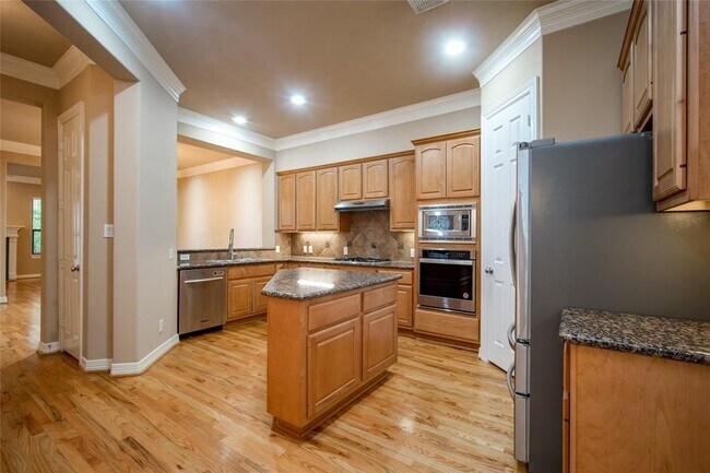 Photo - 2906 Royal Oaks Crest