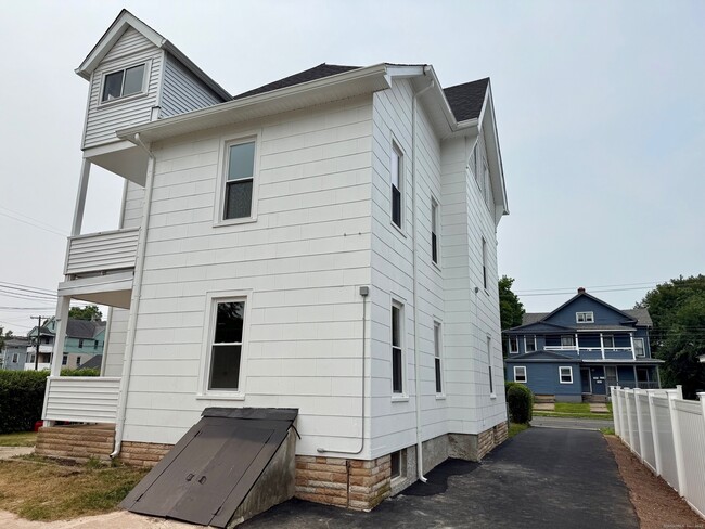 Photo - 449 Stanley St Unit 1