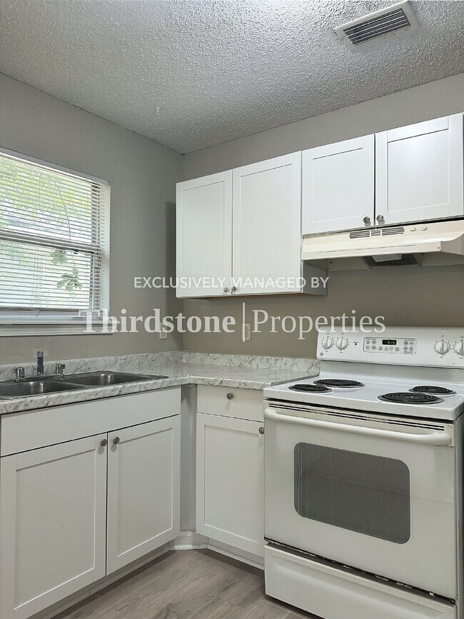 Photo - 2148 Baldwin St