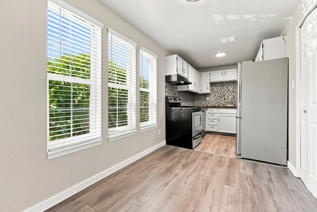Photo - $1,195.95 1 bed, 1 bathroom, located in Aurora with a washer and dryer. Unit D