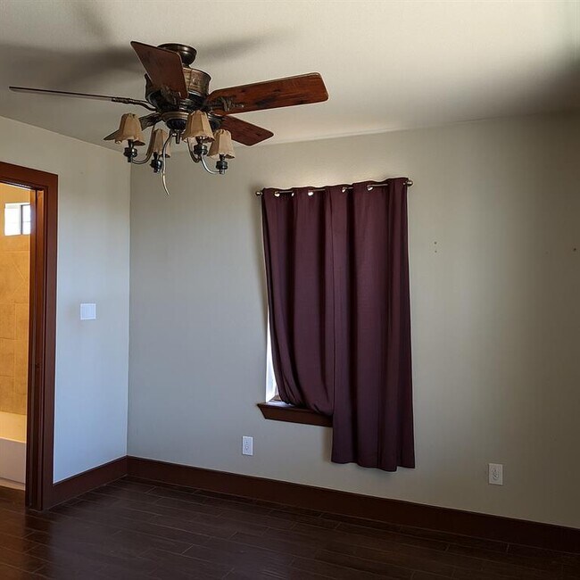 Photo - 143 Spring Hollow Trail