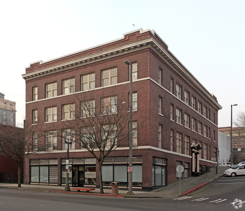 Colonial Apartments - Colonial Apartments