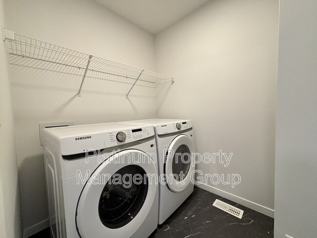 Photo - 45 Creekview Mnr SW