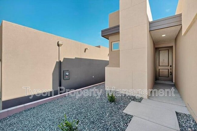 Photo - 6618 Sydney Drive NE