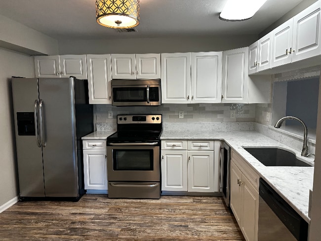 Photo - 2229 Lesner Crescent Unit 101