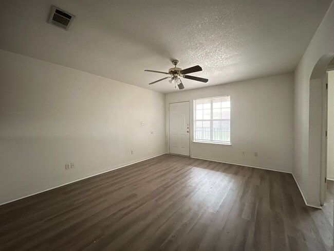 Photo - 2909 Cantabrian Dr Unidad # C