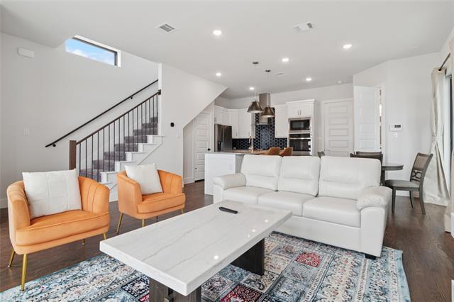 Photo - 528 Secretariat Dr