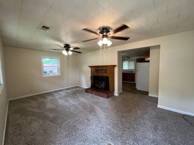 Building Photo - 2BR house near CofO!!!