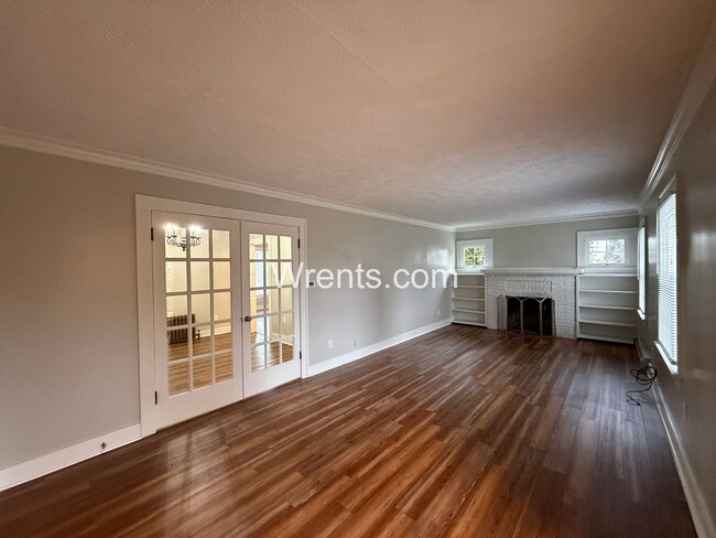 Photo - Beautiful 3 bed 2 bath updated home! Half off first months rent!