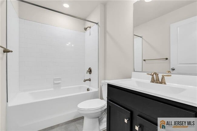 Photo - 504 E International Rd