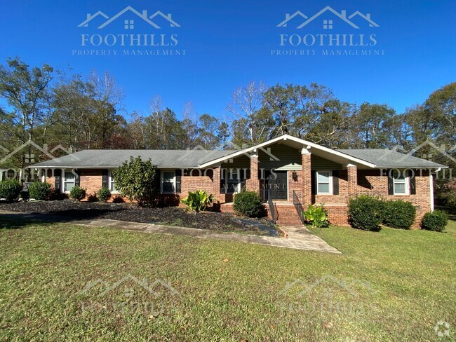 Building Photo - Quaint 3-Bedroom Brick Ranch with Custom T... Rental