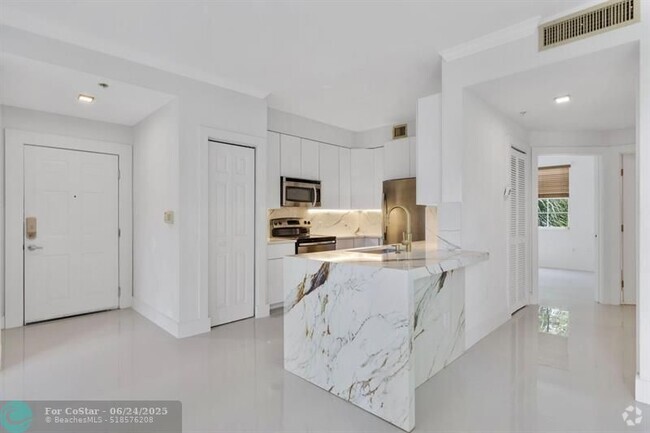 Building Photo - 1803 N Flagler Dr Unit 206 Rental