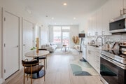 1BR, 1BA - 633SF