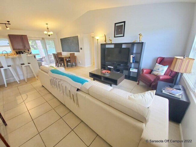 Photo - 1384 39th St