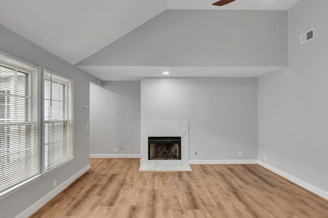 Building Photo - 2135 Acklen Ave Unit 10