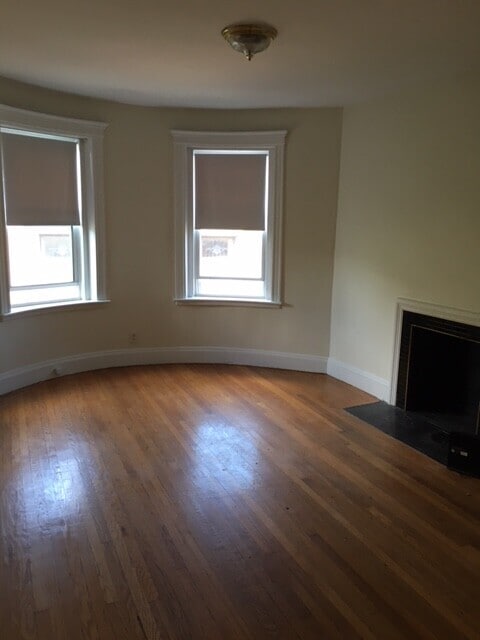 Building Photo - 1798 Beacon St Unit B4 Rental