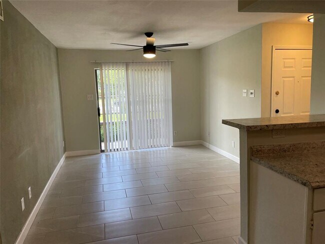 Photo - 2750 Holly Hall St Unidad 613 Rental