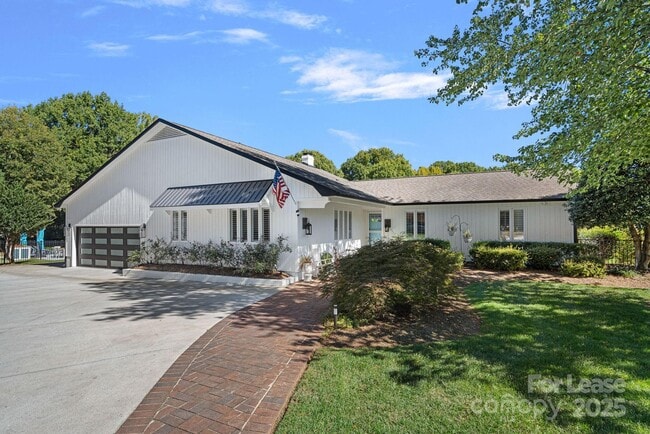Photo - 18026 Whispering Oaks Dr
