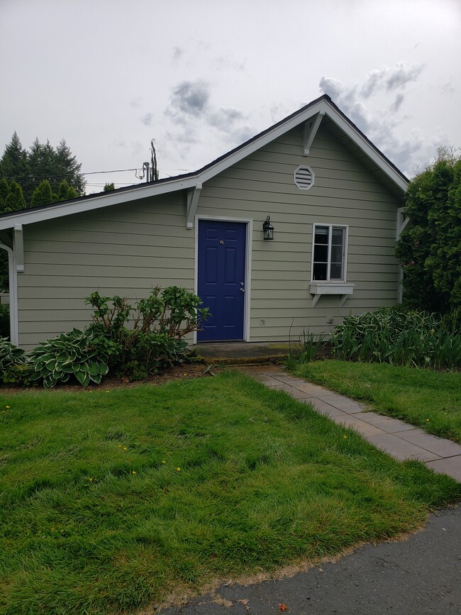 Yard care (mowing) by owner. - 16026 91st Ave SE House