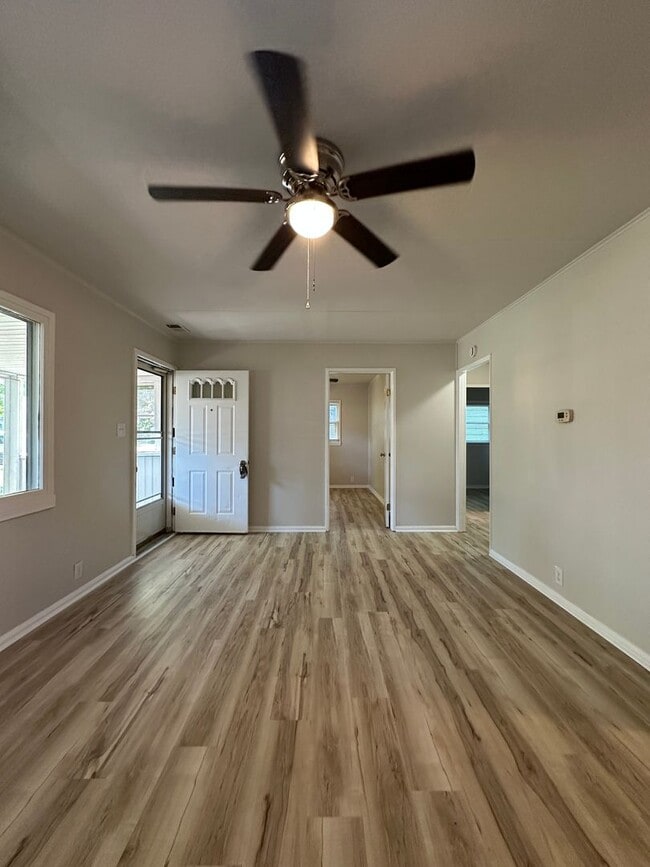 Photo - 2101 S Pershing Dr