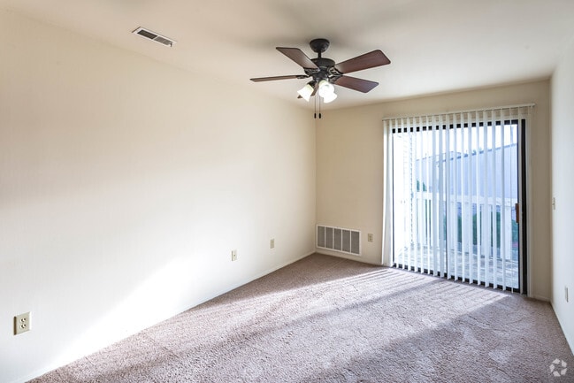 2 BR, 1 BA - Manchester A - 970 SF