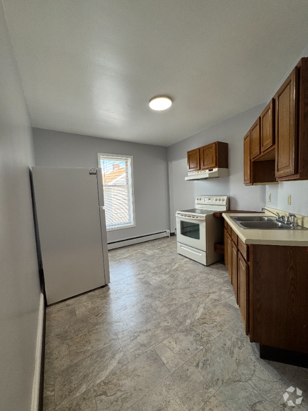 Building Photo - 34 N Earl St Unit 3 Rental