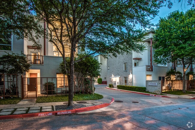 Building Photo - 4026 Travis St Rental