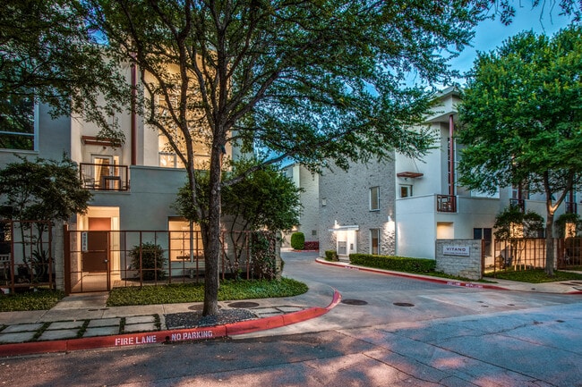 Photo - 4026 Travis St Townhome