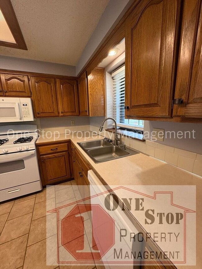 Photo - Beautiful 3 Bedroom / 2 Bathroom House in Blue Springs!