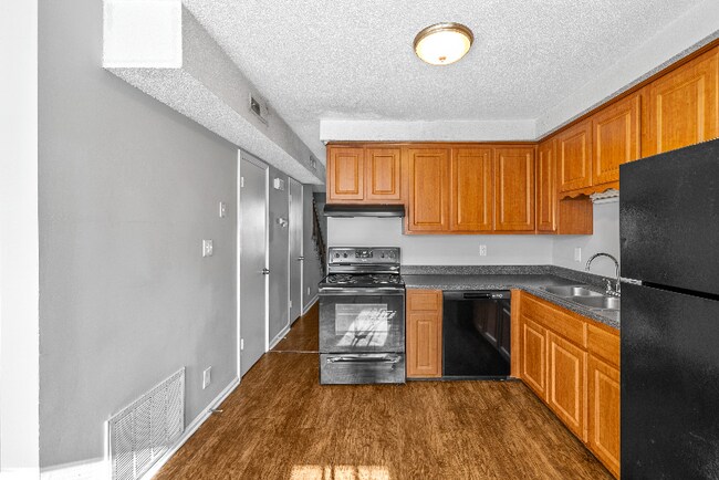 Photo - 813 Golf View Pl