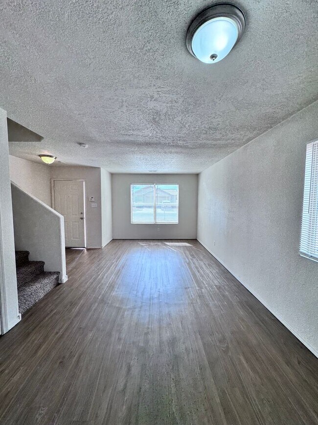 Photo - 4 bedroom 2.5 bath home-New Flooring