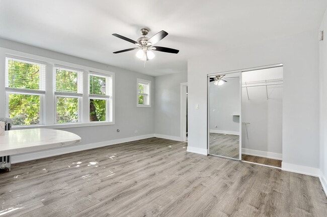 Photo - 1522 W Sherwin Ave