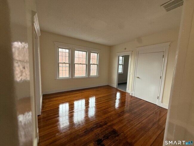 204 Homestead Ave Unit 3