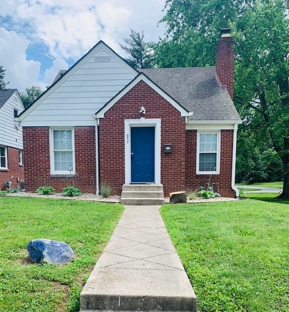 Building Photo - 657 W 44th St