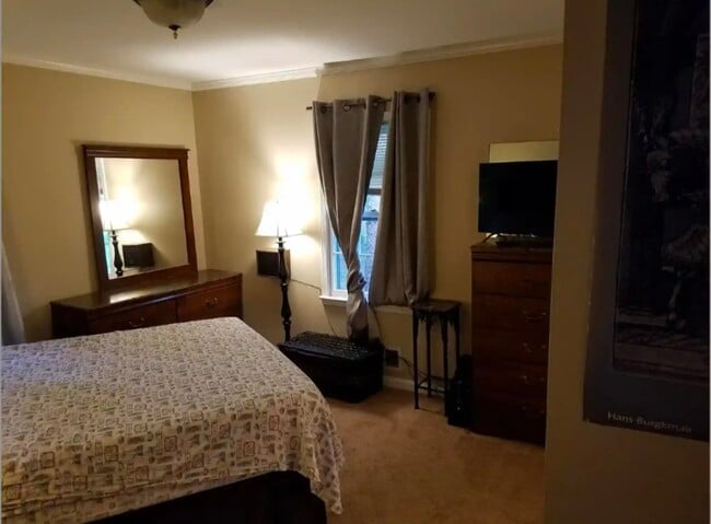 Photo - 396 Plantation Rd SW