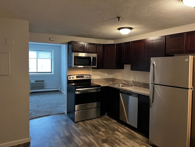 Building Photo - 85 B Broad St Unit 110