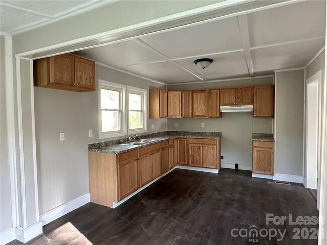 Photo - 331 W Bingham St