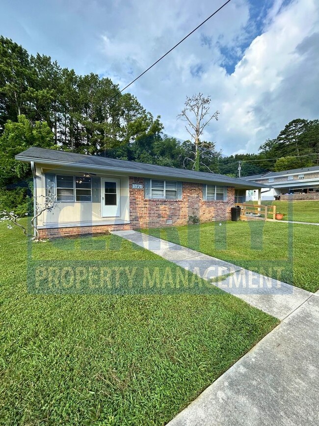 Building Photo - **1875 Green Drive NW Unit Apt A