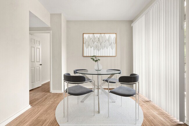 C243030_VerandaAtCenterField_1b1bROI_DiningRoom_02