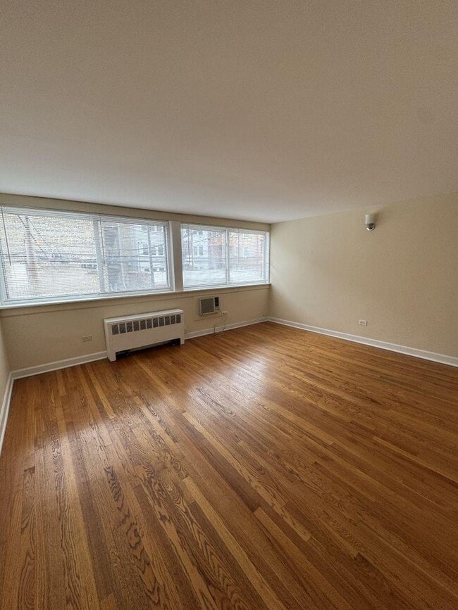 Building Photo - 1 bedroom in Chicago IL 60618 Unit 201 Rental