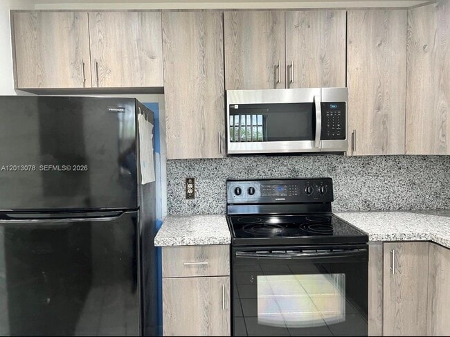 Photo - 150 SW 134th Way Unidad 314R