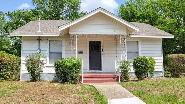 Building Photo - 1129 Walnut St Rental