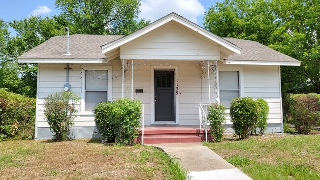 Photo - 1129 Walnut St House