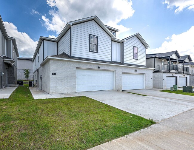 Building Photo - 927 S Benchmark Ln Unit #1