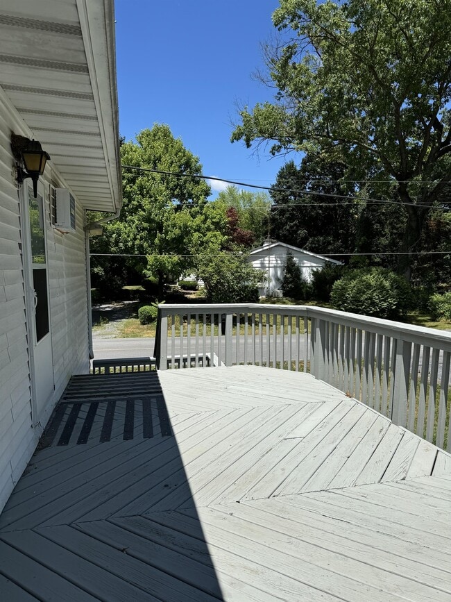 Photo - 1468 Rock Cliff Dr