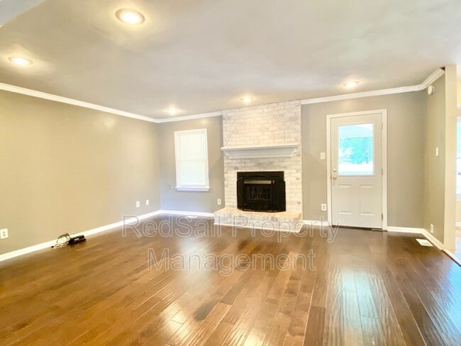 Photo - 802 Tiverton Pl